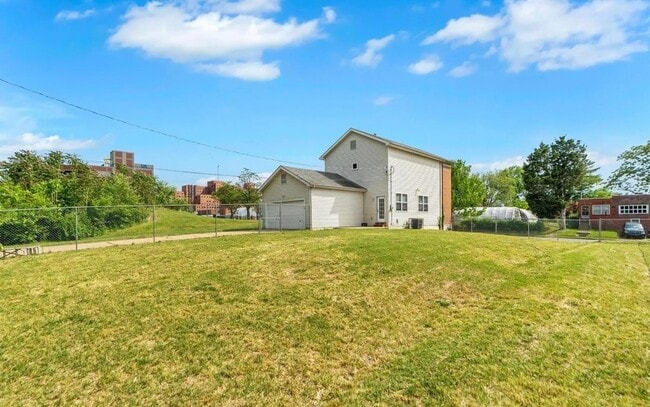 Building Photo - 3825 Windsor Pl