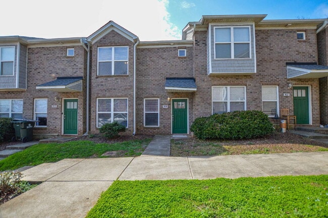 Building Photo - Downtown Walkable Townhome | 3 Bed | 2 Bath | $1,750
