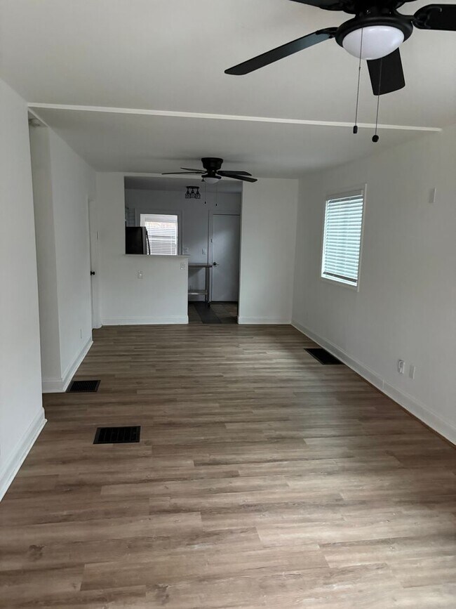 Building Photo - Nice 2 Bedroom