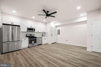 Building Photo - 437 W Girard Ave