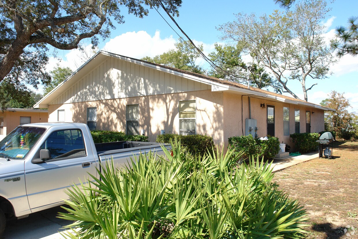 Building Photo - 60 Lincoln Dr