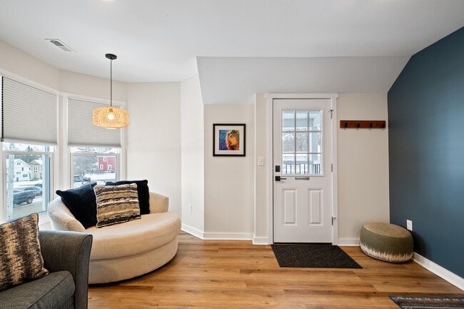 Foto del edificio - 80 W Geneva St