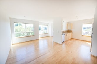 Building Photo - 424 N 85th St