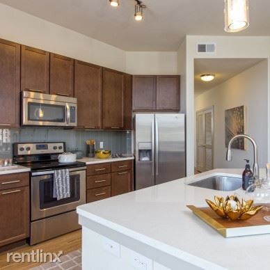 Foto principal - 910 S Alamo St