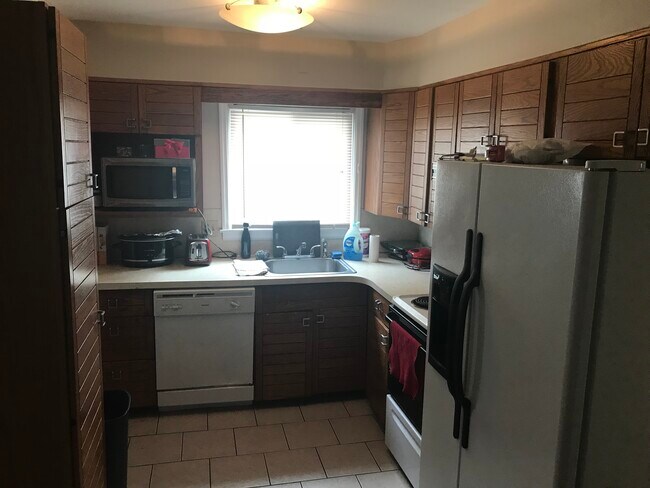 kitchen - 543 Hamilton St