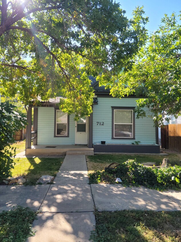 Primary Photo - 712 Harrison Ave