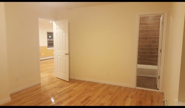 Foto del edificio - 187-50 Hilburn Ave