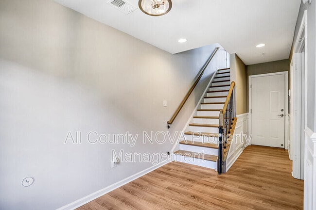 Building Photo - 2908 Pinebrook Rd