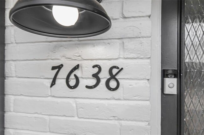 Foto del edificio - 7638 Parker Rd