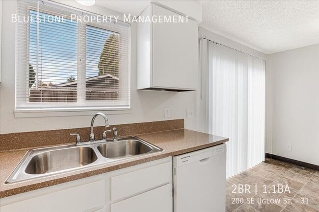 Building Photo - 200 SE Uglow St