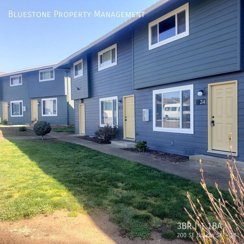 Foto principal - 3-bedroom, 1.5-bathroom Townhome Available...