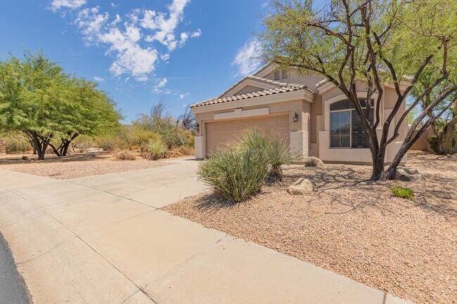 Foto del edificio - Stunning 4 bedroom 2 bathroom home with ba...