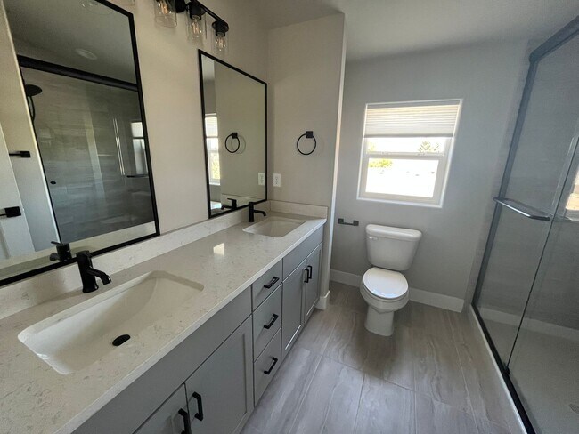 Building Photo - MODERN 1 BEDROOM, 1 BATHROOM TWINHOME WITH...