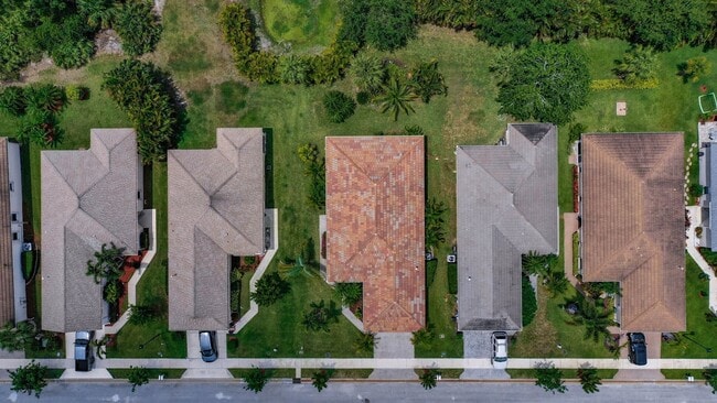 Building Photo - 3/2/2 with Lake & Preserve Views in Lake F...