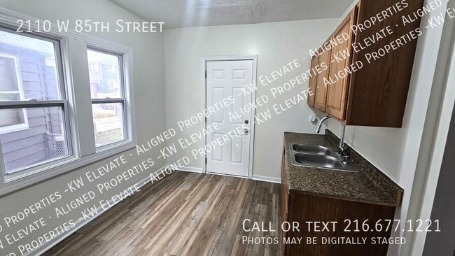 Building Photo - 2110 W 85th St