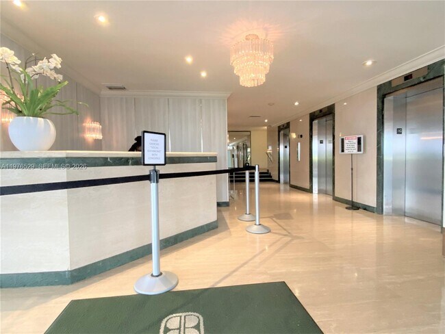 Foto del edificio - 1408 Brickell Bay Dr