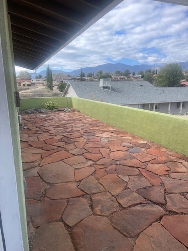 Building Photo - WOW!!! On the Hill with Endless Views - Contact Property Pros Property Management
