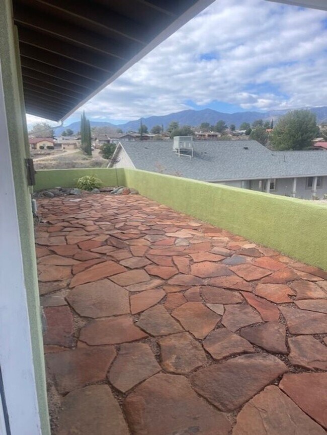 Foto del edificio - WOW!!! On the Hill with Endless Views - Contact Property Pros Property Management