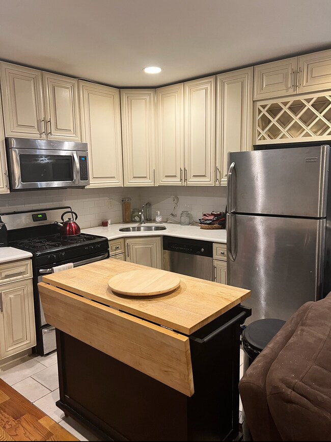 Foto del edificio - 971A Putnam Ave