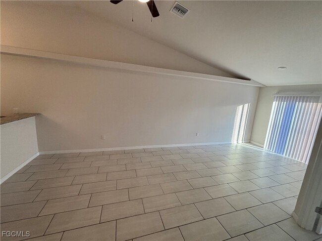 Foto del edificio - 1210 Cape Coral Pkwy W