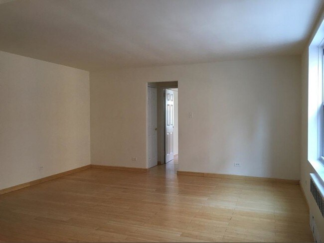 Foto del edificio - 142-19 Barclay Avenue