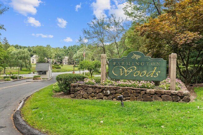 Foto del edificio - 43 Great Meadow Ln
