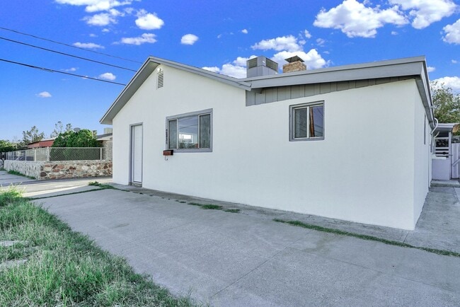 Building Photo - Central 1 Bedroom 1 Bath