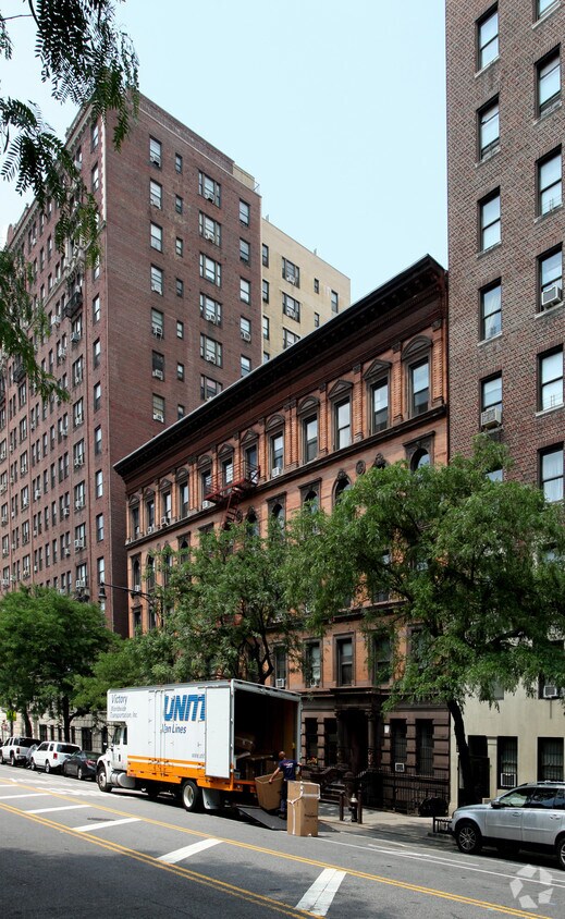 Foto del edificio - 215-219 W 106th St