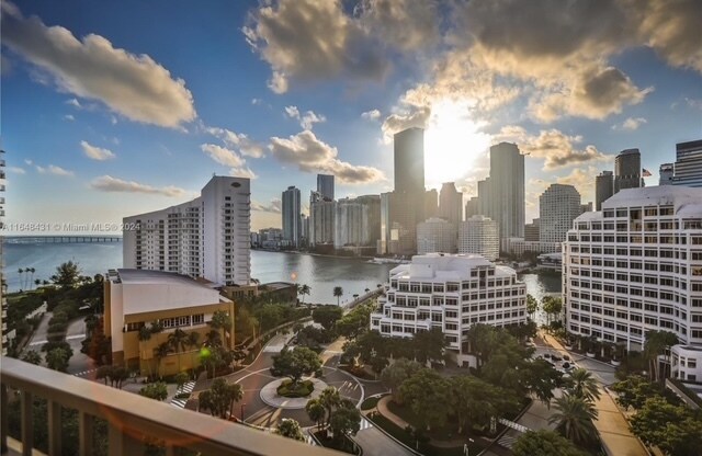 Foto del edificio - 520 Brickell Key Dr