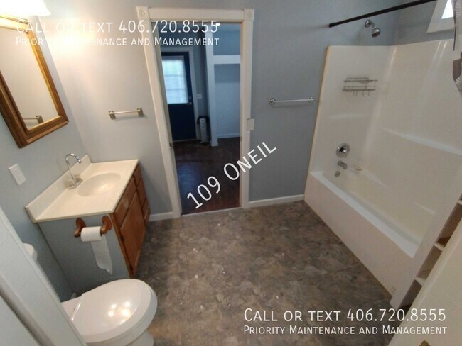 Building Photo - Charming, Renovated 1-Bedroom Gem in the H...