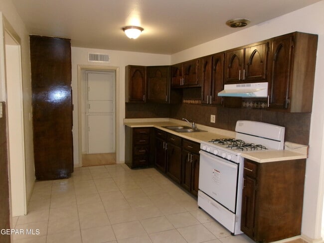 Foto del edificio - 8005 Edgemere Blvd