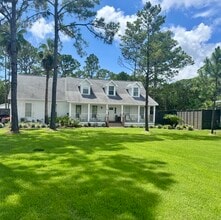 Building Photo - 493 Golf Club Dr