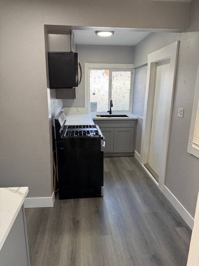 Building Photo - 3867 5th St