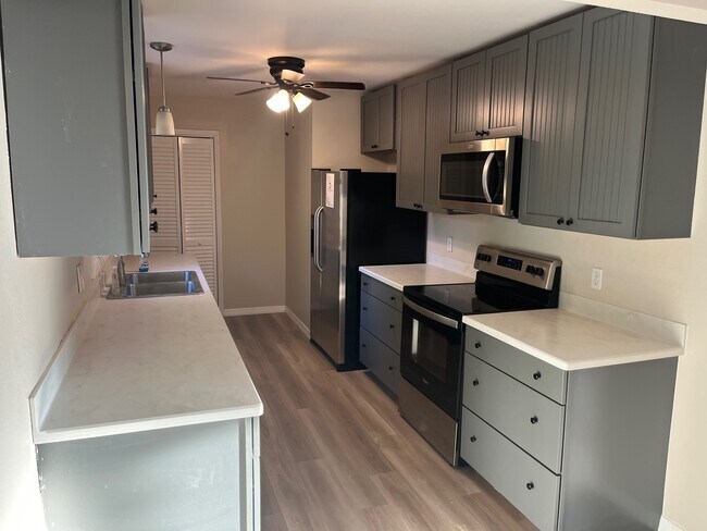 Foto del edificio - 4240 Commercial St