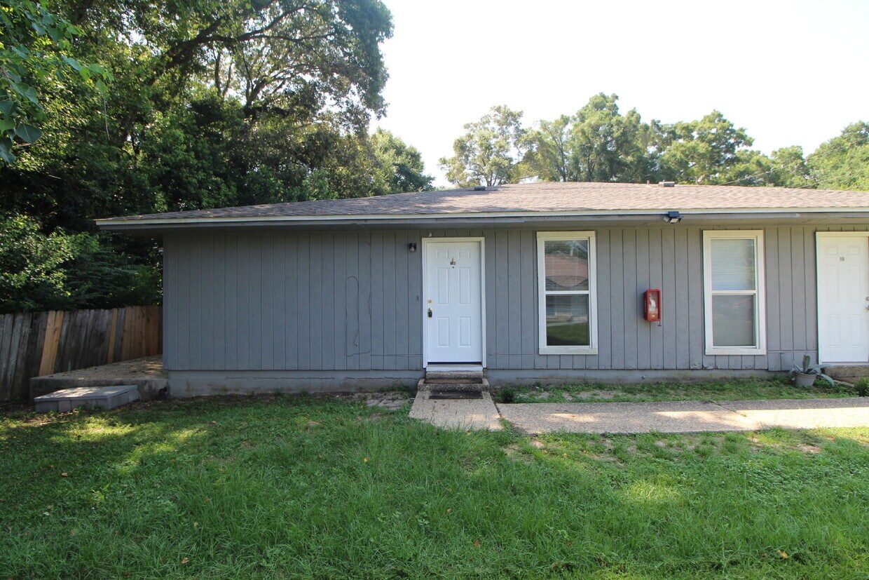 Foto principal - Move-In Ready! Updated 2BR/2BA in NE Pensa...