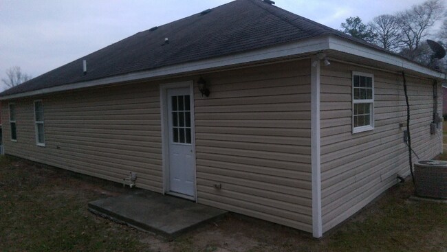 Building Photo - 3576 Confederate Dr