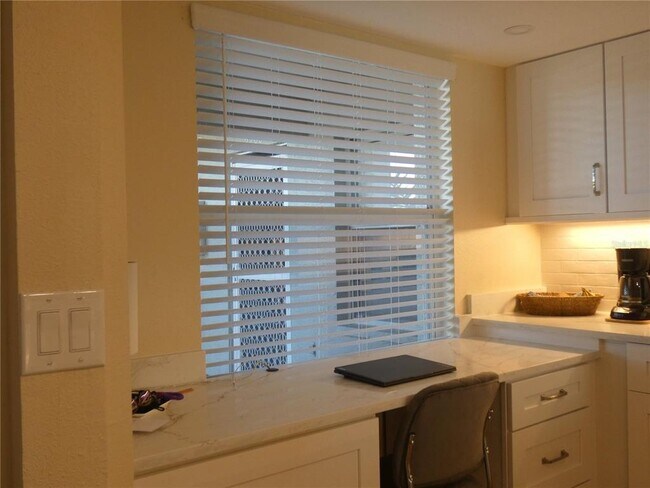 Building Photo - 9320 Clubside Cir