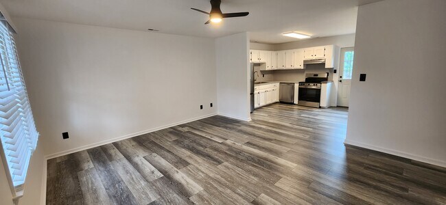 Entrance (living room) - 2110 Twin Ave