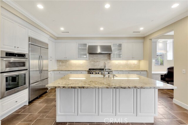 Building Photo - 56 Statuary