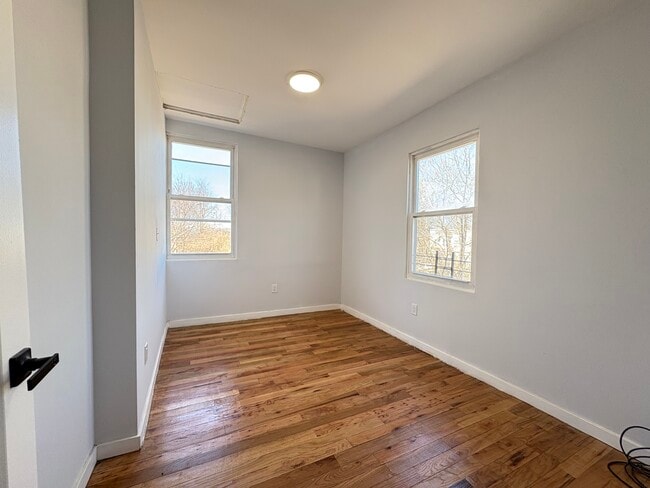 Building Photo - 379 S 20th St