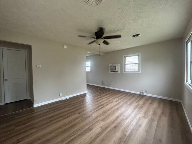 Foto del edificio - 2 Bedroom House-Available Now!