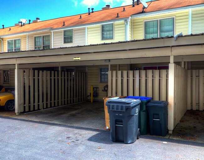Foto del edificio - 213 High Creek Dr