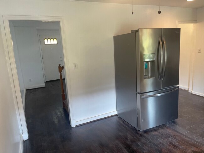 Foto del edificio - 3905 Kenyon Ave