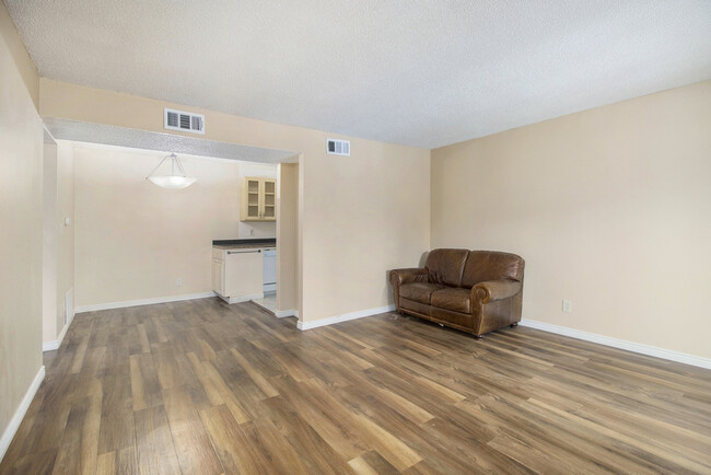 Building Photo - 5300 E Cherry Creek S Dr