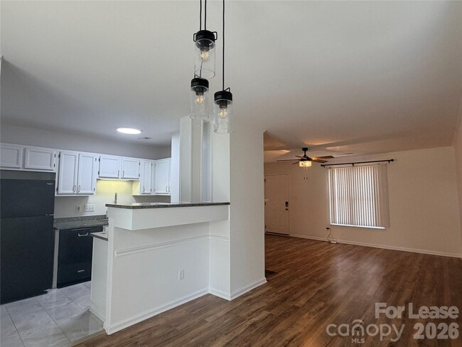 Foto del edificio - 5917 Crape Myrtle Ln