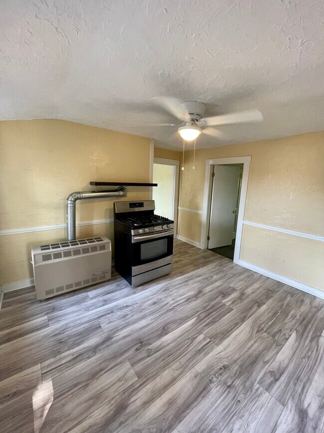 32 Hudson St Unit 3, Worcester, MA 01609 Condo for Rent in Worcester