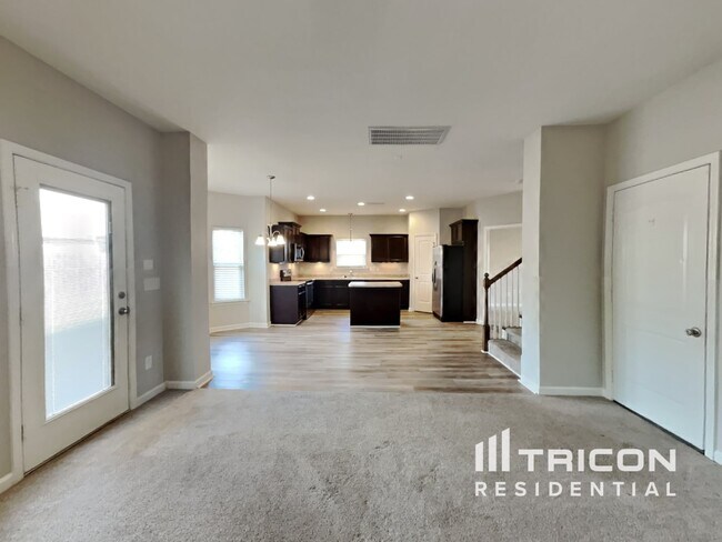 Building Photo - 806 Sagewood Dr W