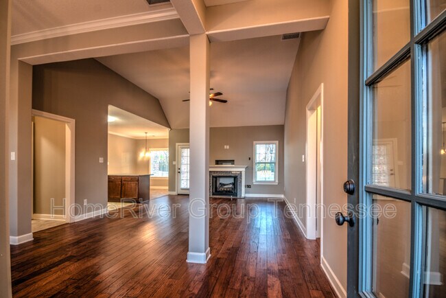 Building Photo - 7915 Country Lake Dr