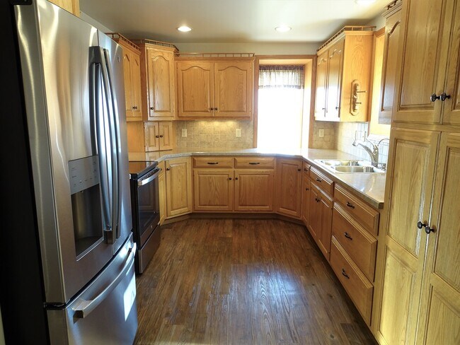 Foto del edificio - 454 Race Rd