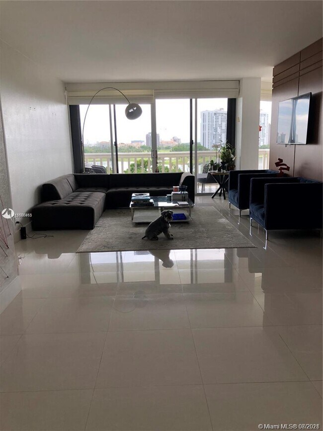 Foto del edificio - 20281 E Country Club Dr